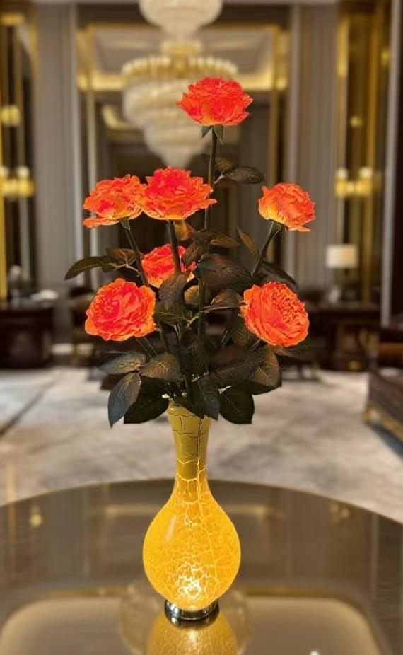 Decorative table lamp flower-like design