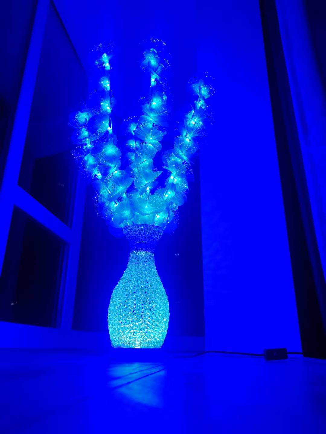 Decorative table lamp flower-like design