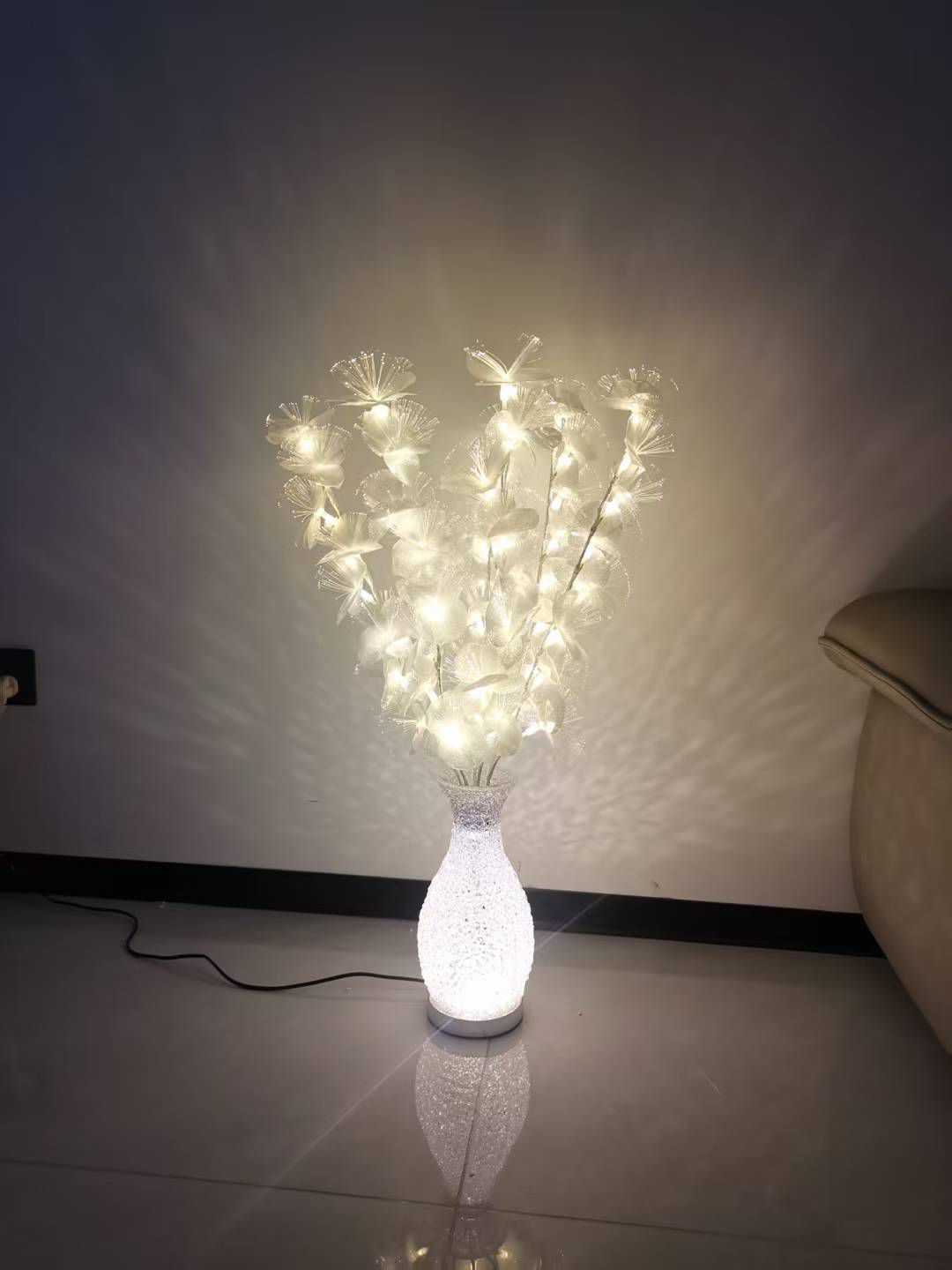 Decorative table lamp flower-like design