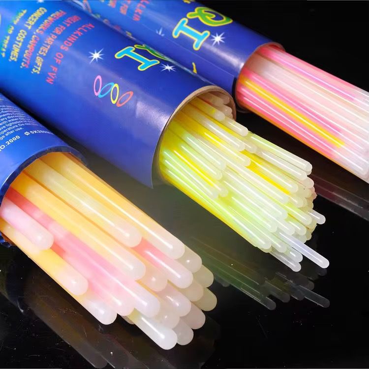 100 glow sticks
