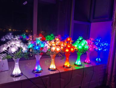 Decorative table lamp flower-like design