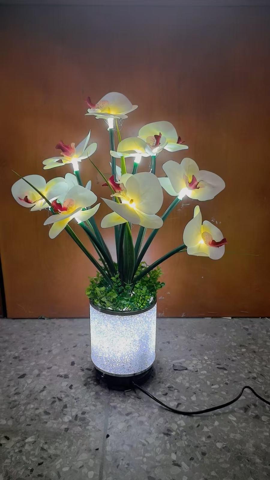 Decorative table lamp flower-like design