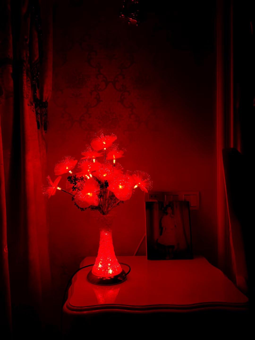 Decorative table lamp flower-like design