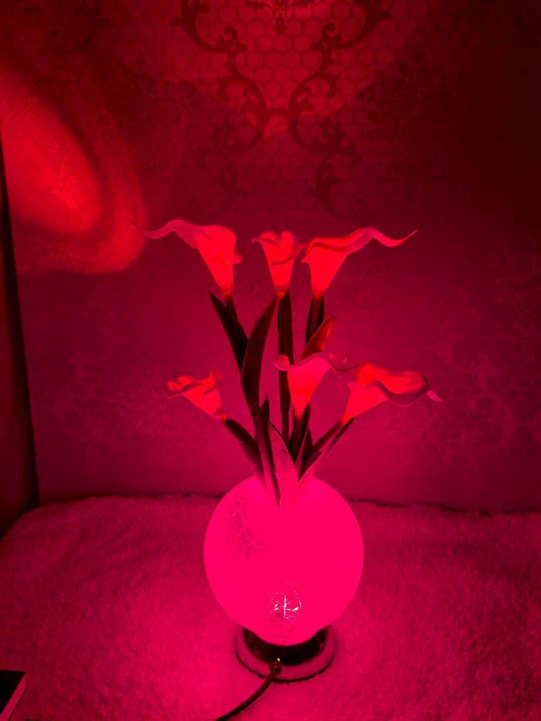 Decorative table lamp flower-like design
